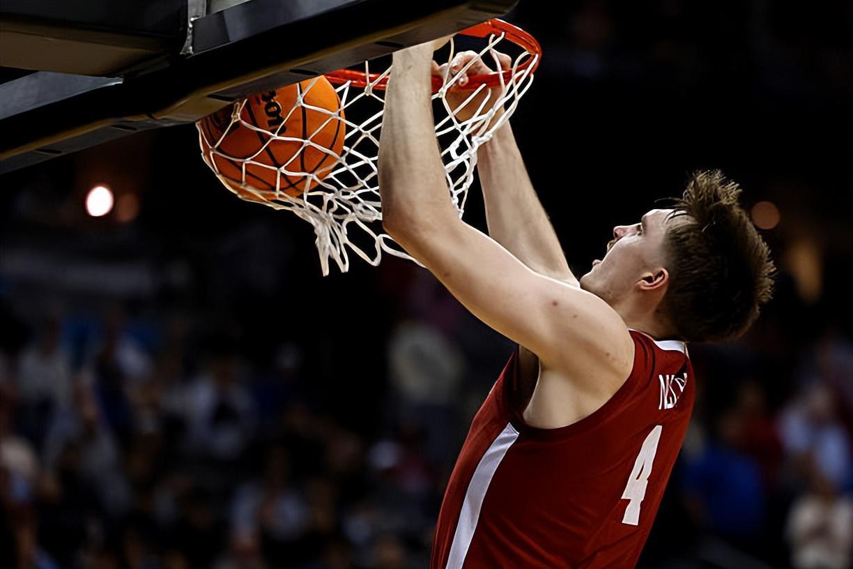 开云官网-曾凡博的最大竞争者已经出炉!篮网到底会为谁提供双向合同呢?